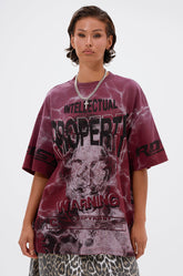 INTELLECTUAL PROPERTY GRAPHIC TEE IN BURGUNDY