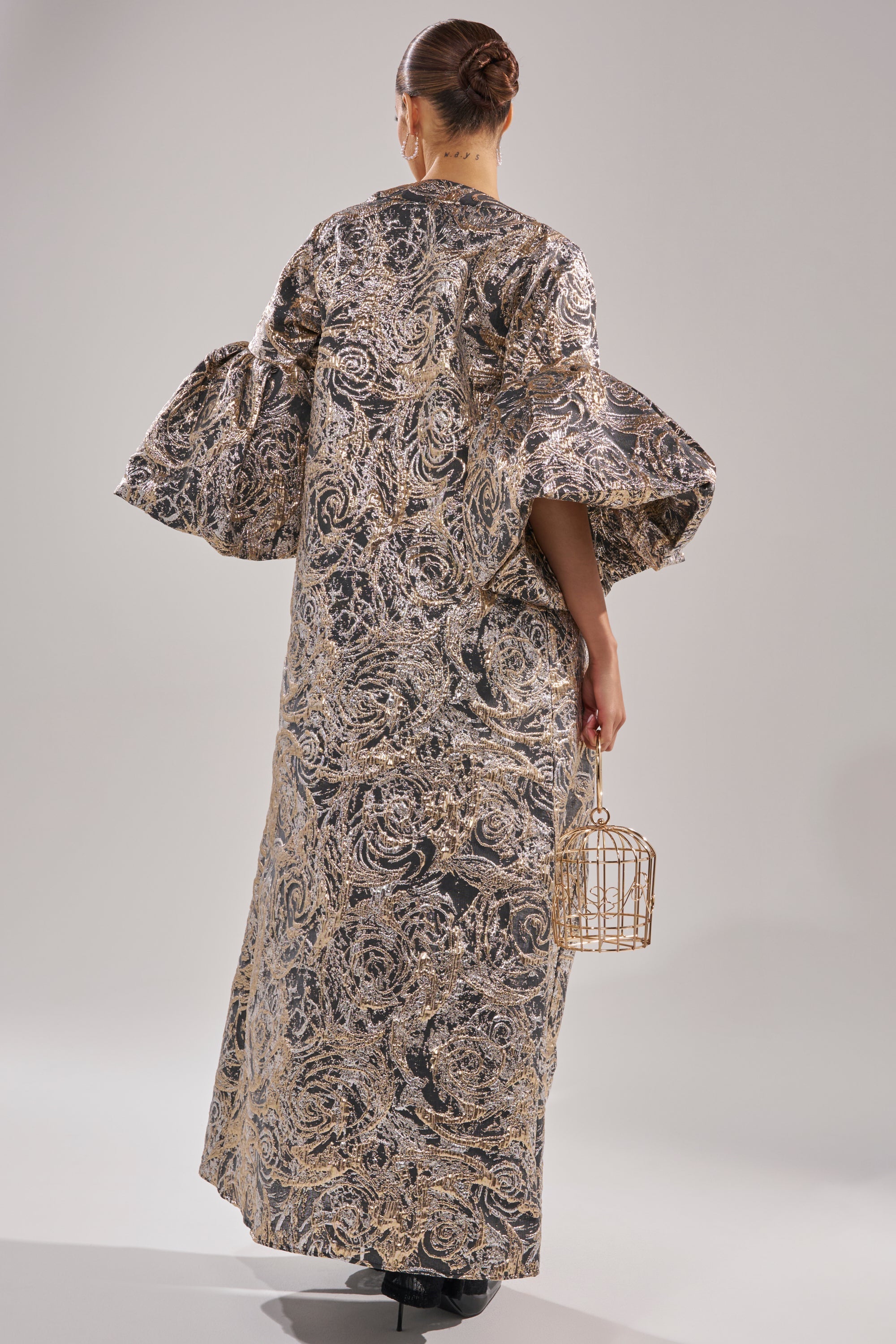 METALLIC PUFF SLEEVE BROCADE DUSTER IN SILVER