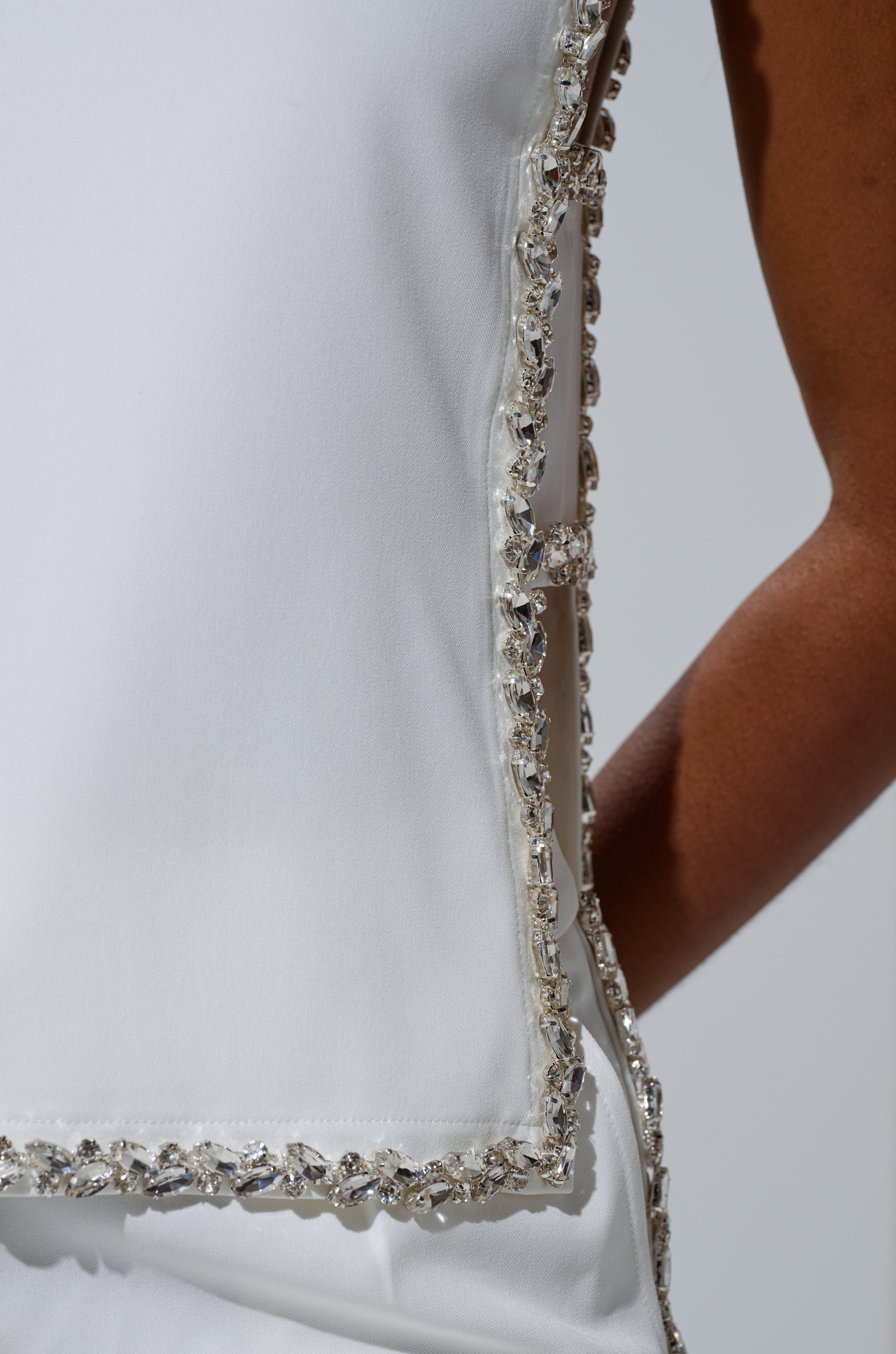 TALK TO ME BABY BLOUSE WITH RHINESTONE IN WHITE