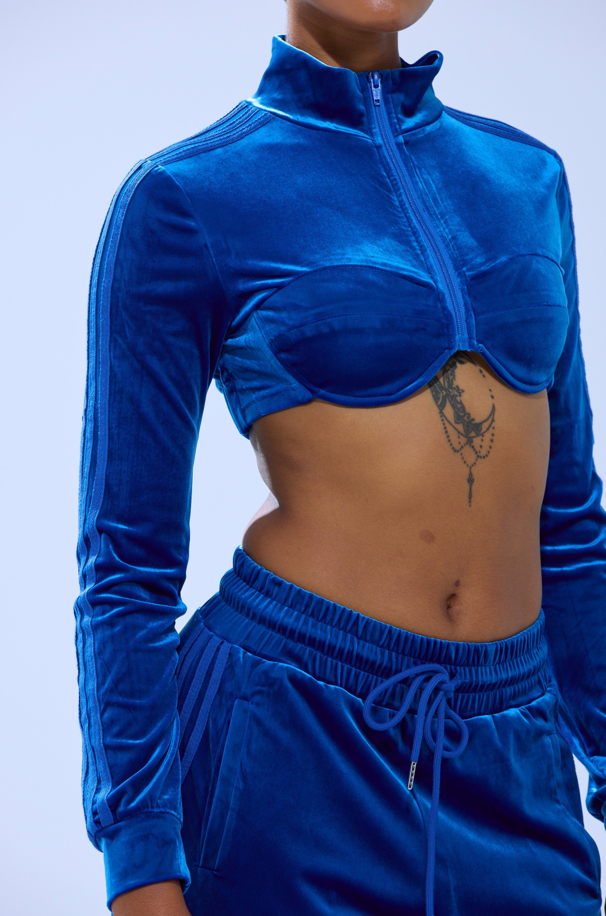 ELECTRIC BLUES CROP ZIP UP SWEATSHIRT