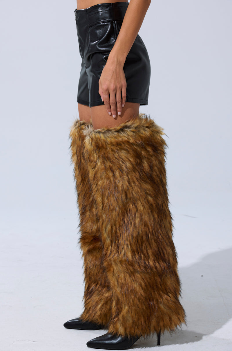 BUILD ME UP FAUX LEATHER SHORT