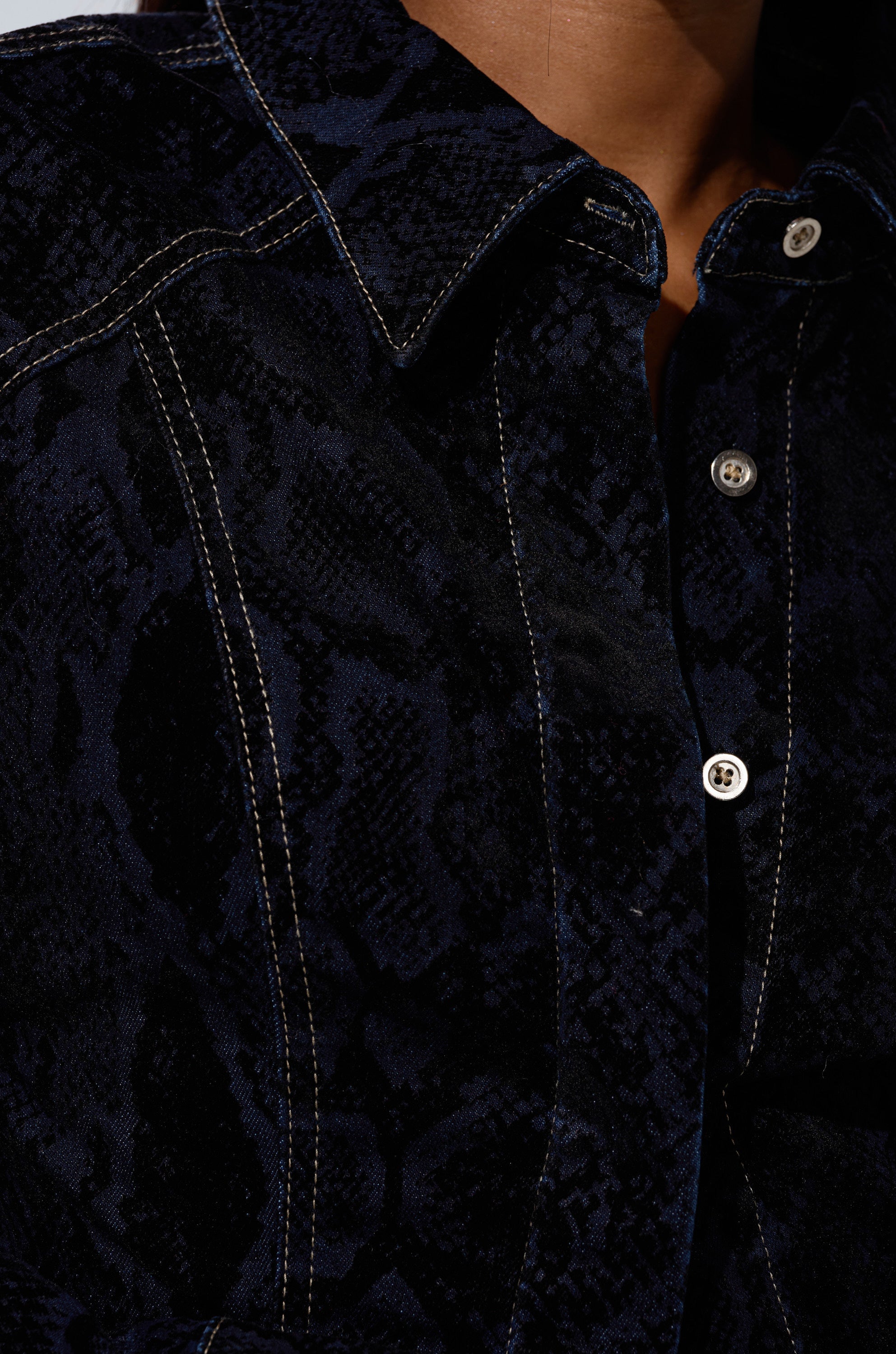 FEELS LIKE MONEY DENIM BUTTON DOWN