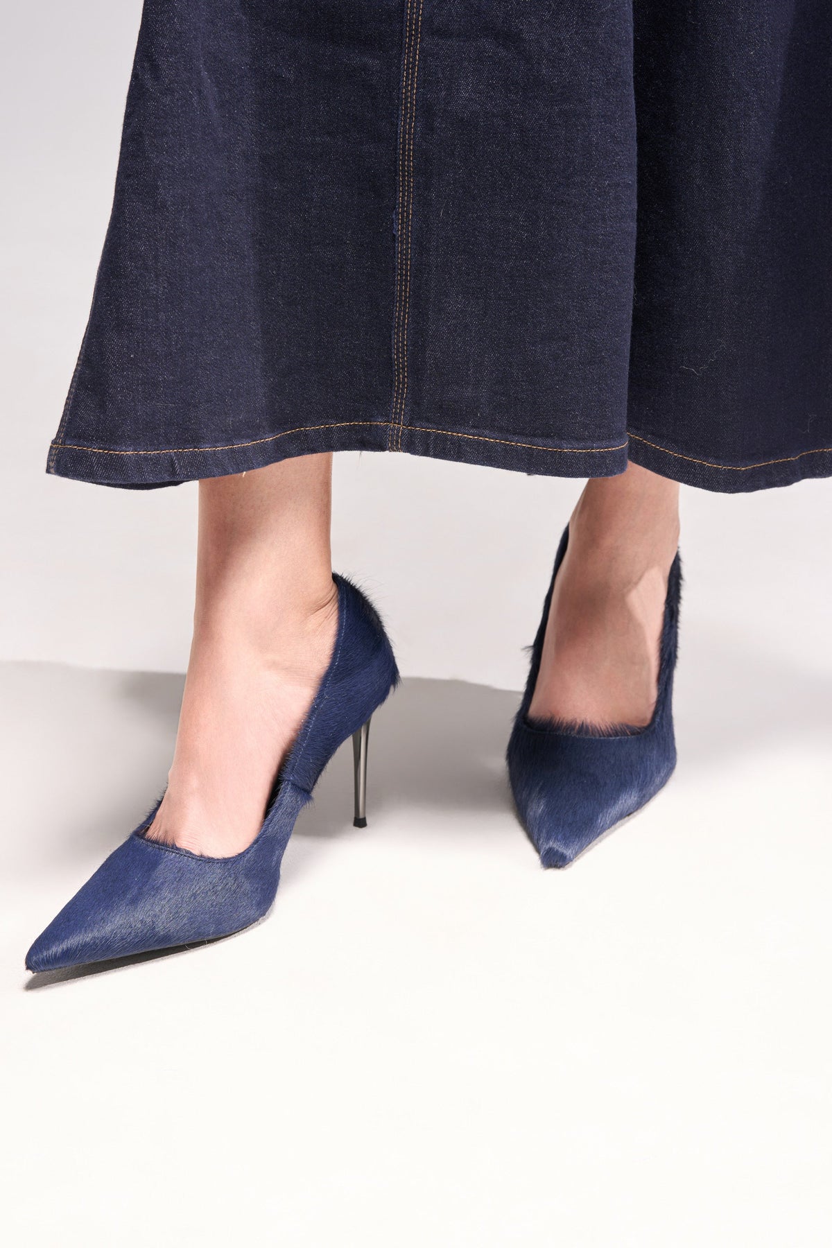 AZALEA WANG ROSEE NAVY PONY HAIR PUMP