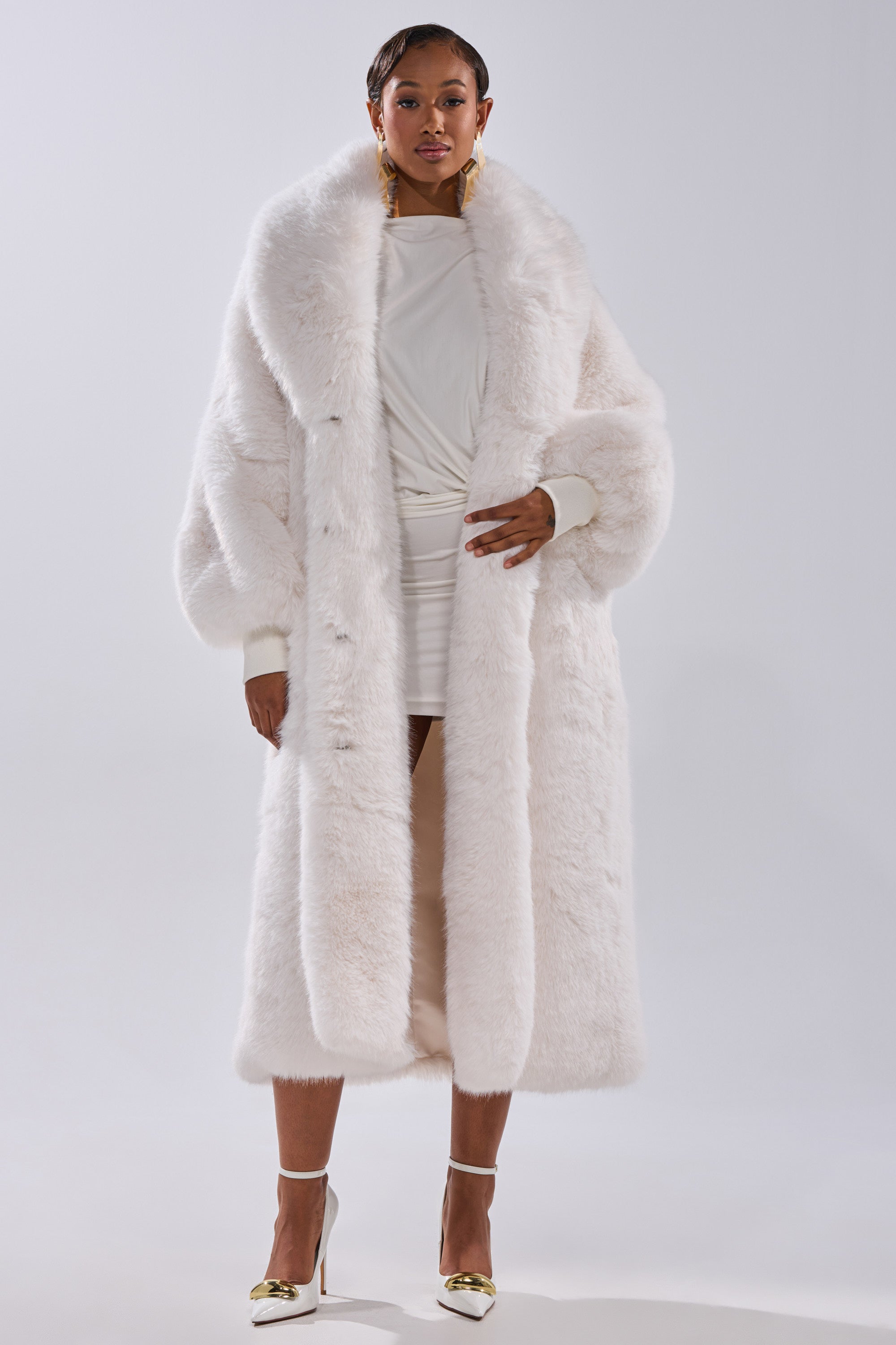 TSUNAMI FAUX FUR COAT IN WHITE