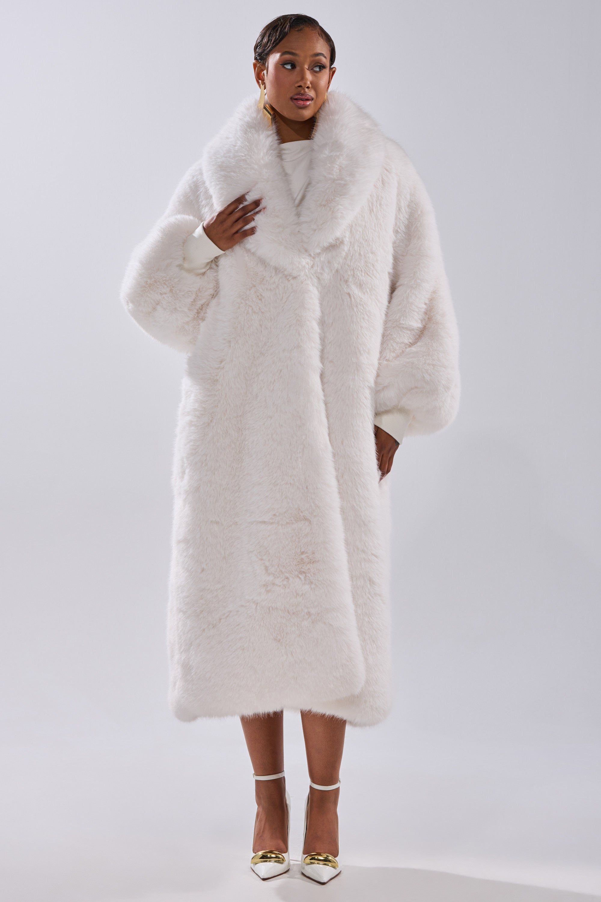 TSUNAMI FAUX FUR COAT IN WHITE