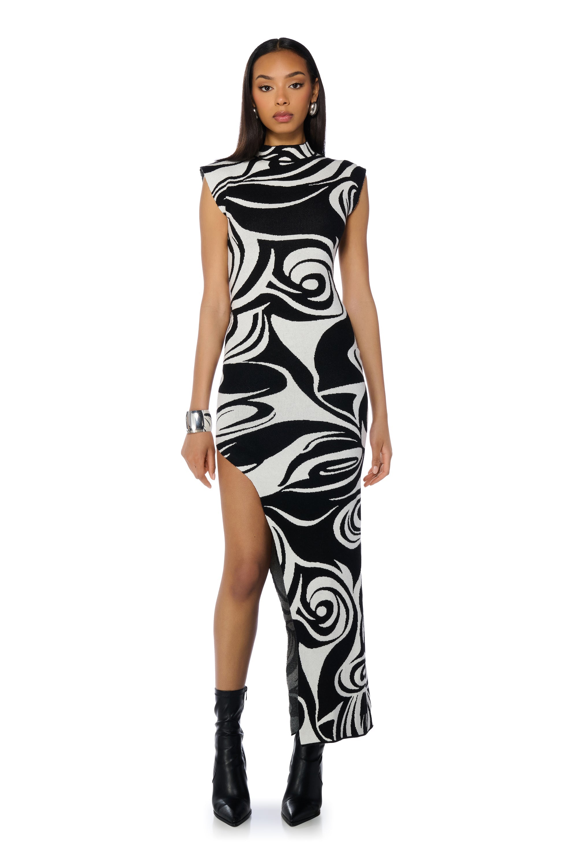 CAUGHT MY EYE MOCK NECK KNIT MAXI DRESS IN BLACK WHITE