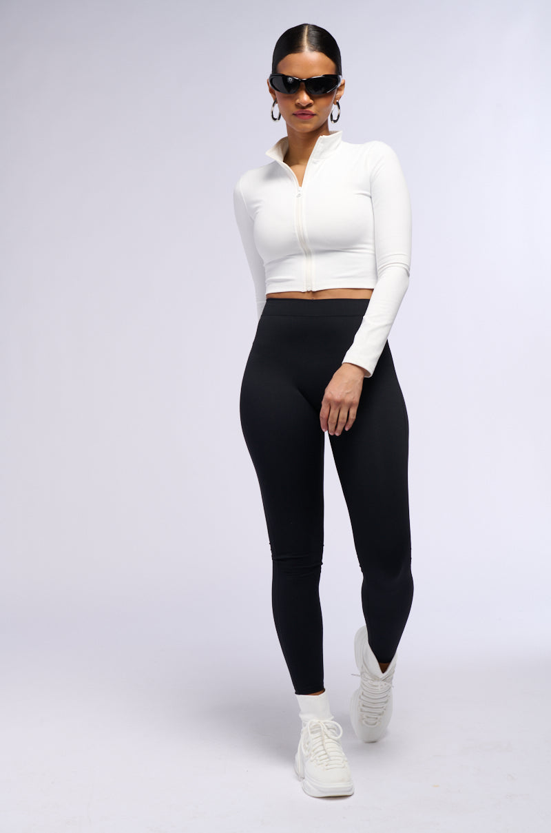 ON THE RUN RUCHED LEGGING IN BLACK