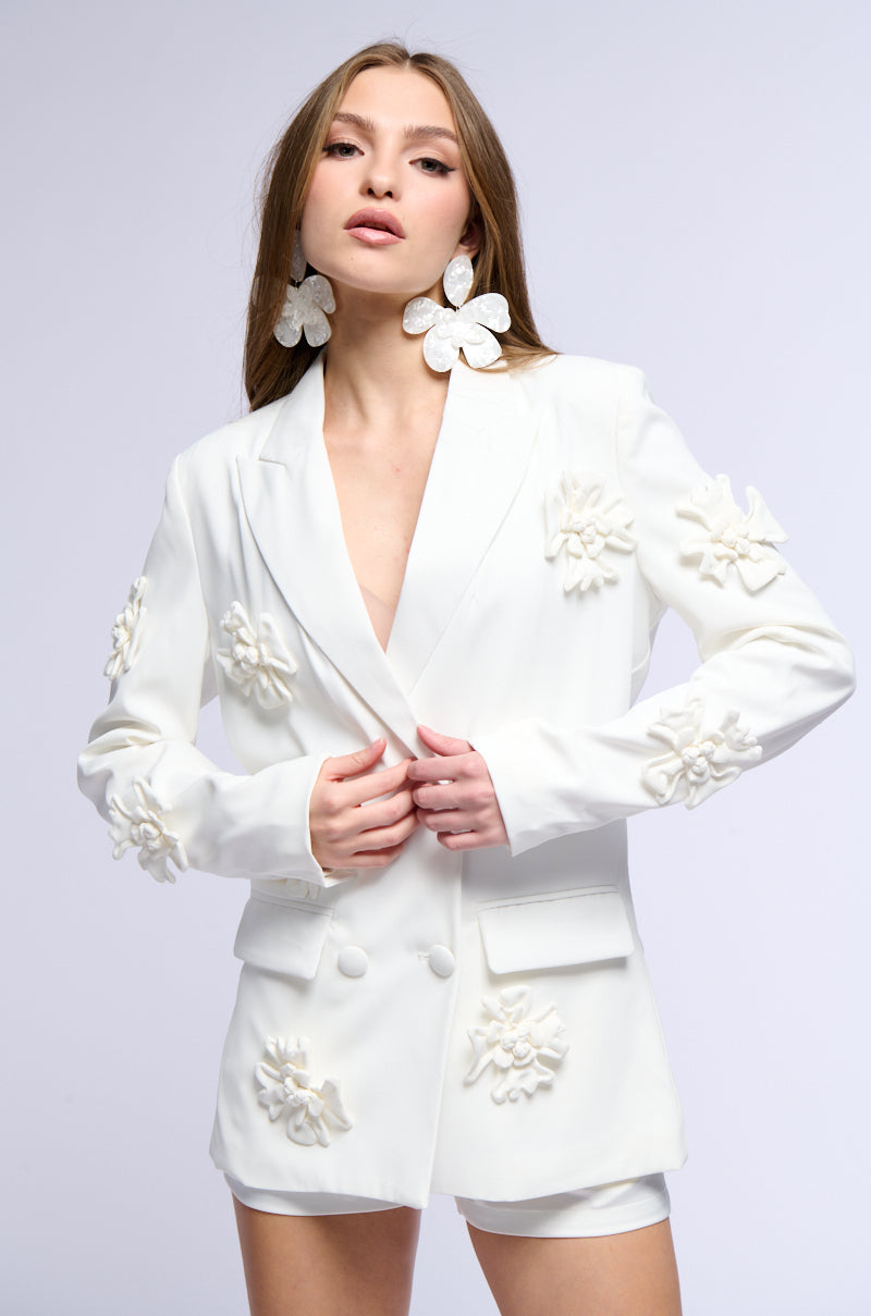 RUMI MONOCHROME FLORAL BLAZER IN WHITE